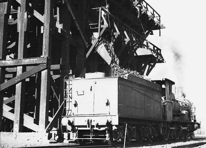 3313 taking coal at Dubbo